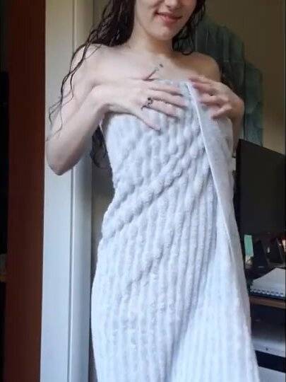 McKatenz Nude Onlyfans Lotion Rub Porn Leaked Video on girlsfollowers.com